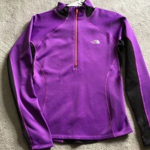 WOMANS NORTHFACE SWEATER